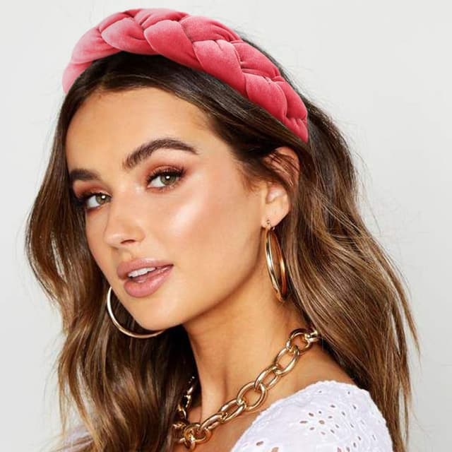 Detalle de DRESHOW braided headband with velvet hoop