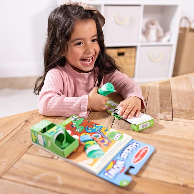 Detalle 2 de Melissa & Doug Sticker Wow Stempel-Set Dinosaurier mit Nachfüllset (500 Sticker) – ab 3 Jahren