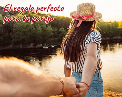 Detalle 2 de AMOR CON PALABRAS Pulseras La Leyenda del Hilo Rojo del Destino con cofre, amuleto Omamori y símbolo de amor