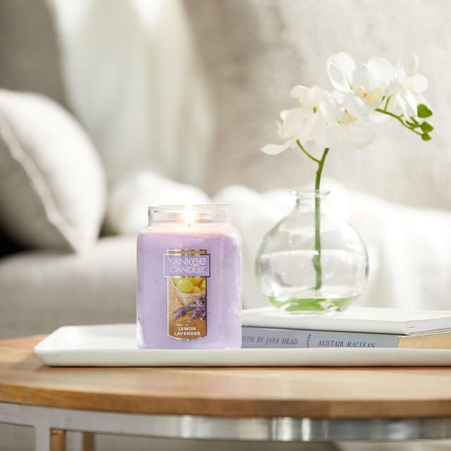 Detalle 2 de Yankee Candle Lemon Lavender Large Jar