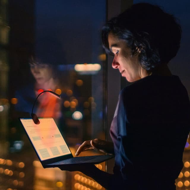 Thumbnail 5 de Toys4Boys Luz de lectura con clip ámbar para cama 📖