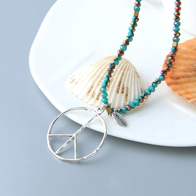 Detalle 2 de KELITCH Classic Peace Anhänger Halskette „Love“ – Hippie-Frosted-Crystal Perlenkette (grün)