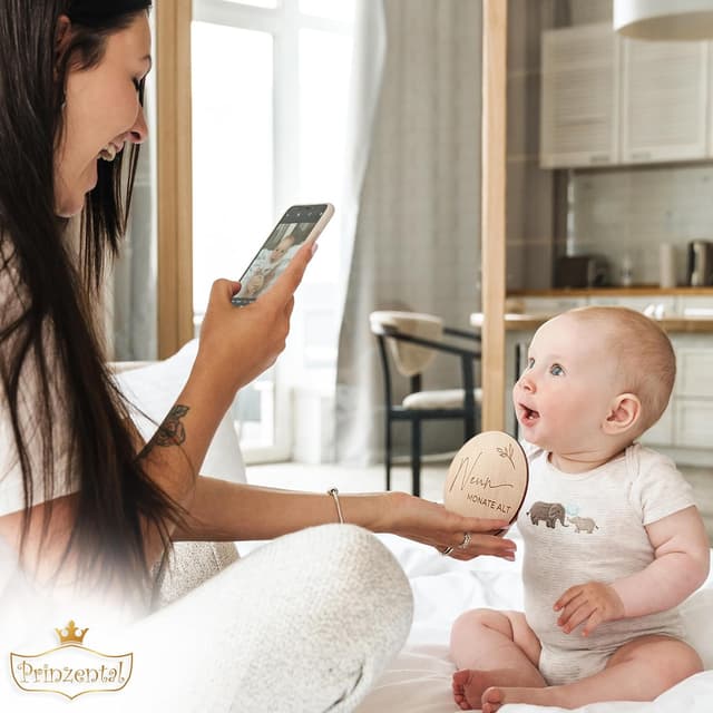 Detalle de Prinzental Meilensteinkarten Baby aus Holz mit 40 Meilensteinen, Blankokarte und Stoffbeutel