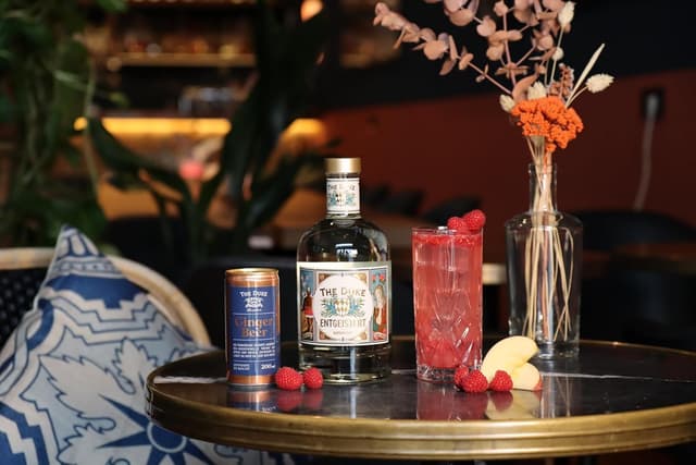 Detalle 2 de THE DUKE Entgeistert 700 ml alkoholfreier Drink