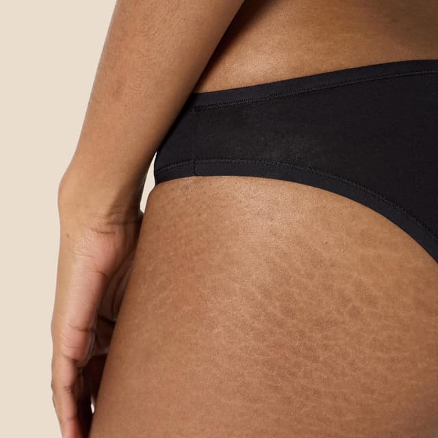 Detalle de Amazon Essentials Damen-Bikinihose aus Baumwolle (tiefer Sitz auf der Hüfte, in Übergröße erhältlich)