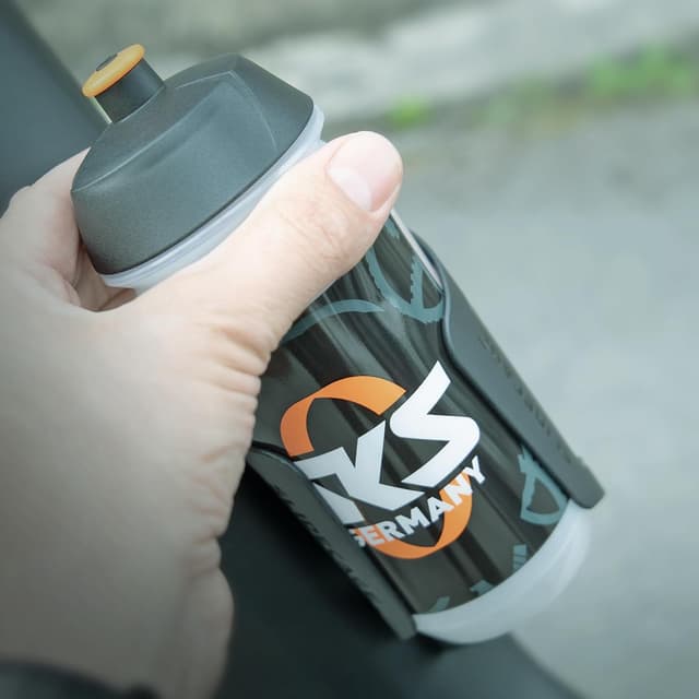 Detalle 2 de SKS Germany SLIDECAGE portabottiglie per bicicletta con accesso laterale e superiore, nero