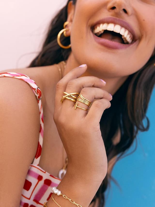 Detalle 2 de SINGULARU Anillo Trinity latón macizo baño 18 Kt 10 💍