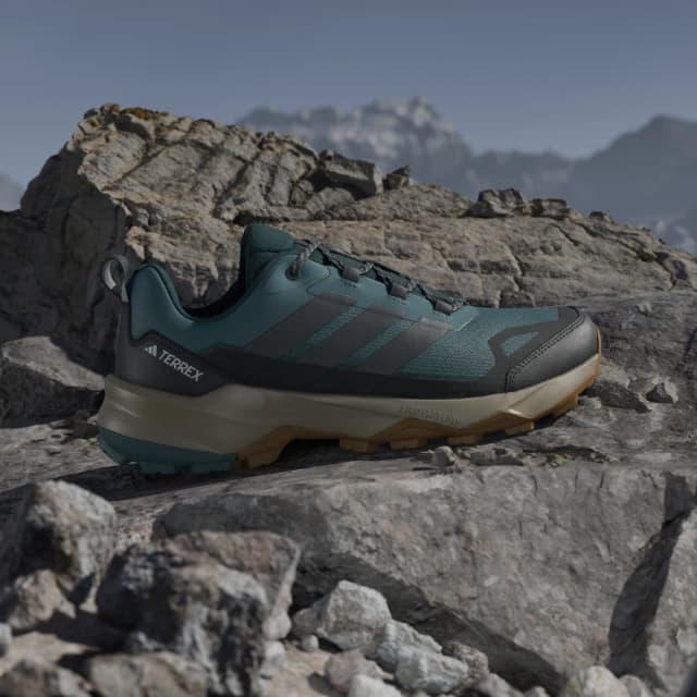 Detalle 2 de adidas Terrex Skychaser Ax5: zapatilla de senderismo verde para salidas y caminatas
