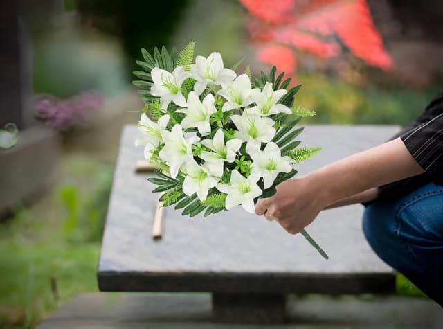Thumbnail 2 de Oairse 2 Pack White Artificial Lily Bouquets
