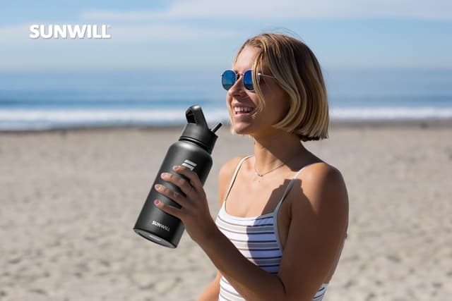 Detalle de SUNWILL 1L insulated stainless steel water bottle with straw, two lids and leakproof design (black)