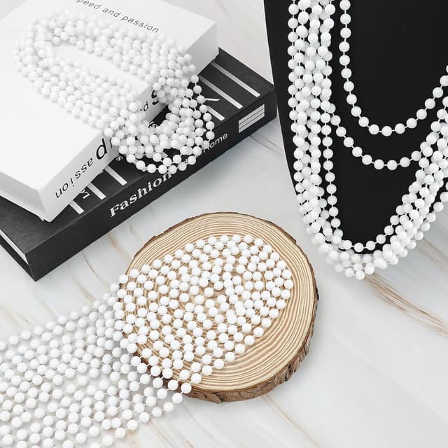 Detalle de YAXINRUI 120-Pack White Mardi Gras Beads (33 in) Round Throw Beads for Parties & Parades