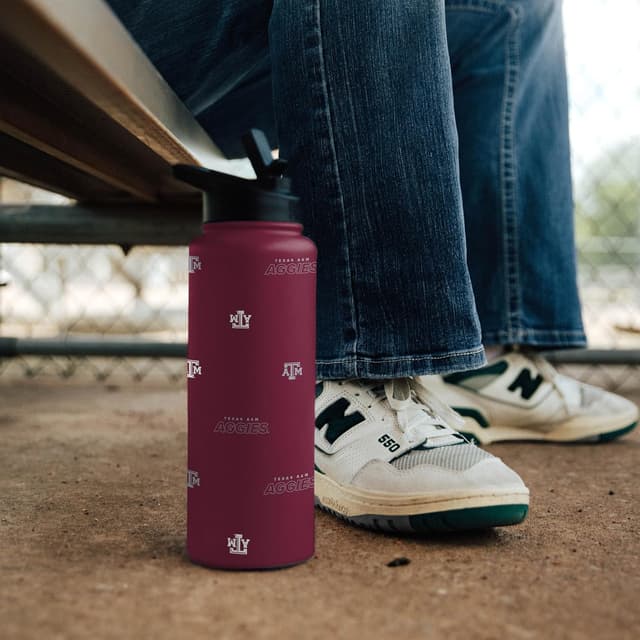 Detalle de Logo Brands NCAA Texas A&M Aggies Step & Repeat 34 oz Stainless Steel Quencher Bottle with All-Over Logo
