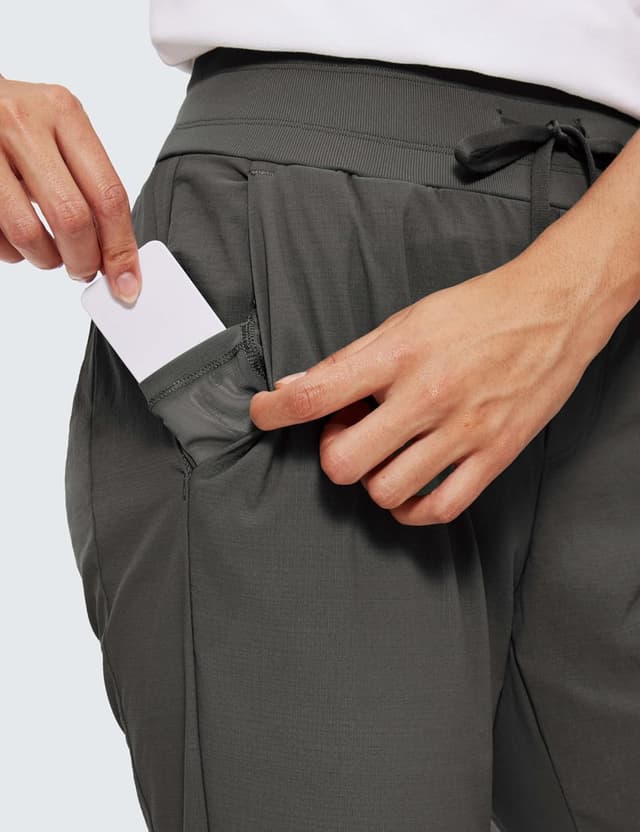 Detalle 1 de CRZ YOGA women’s joggers with elastic waistband, pockets and ripstop fabric (27.5" inseam)