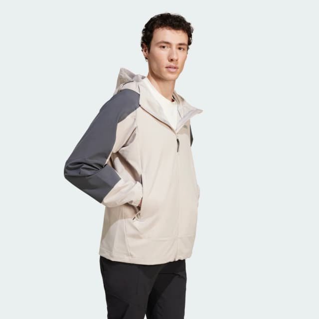 Detalle de adidas Wind.rdy Softshell Jacket beige