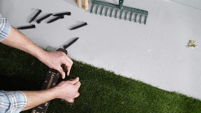 Detalle de WORX WA0179 picchetti per fissaggio filo perimetrale Landroid (confezione da 100 pezzi, nero)