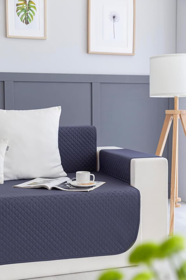 Detalle 2 de Housse de canapé matelassée à losanges Todocama pour canapé 3 places – gris foncé, respirante et facile d’entretien