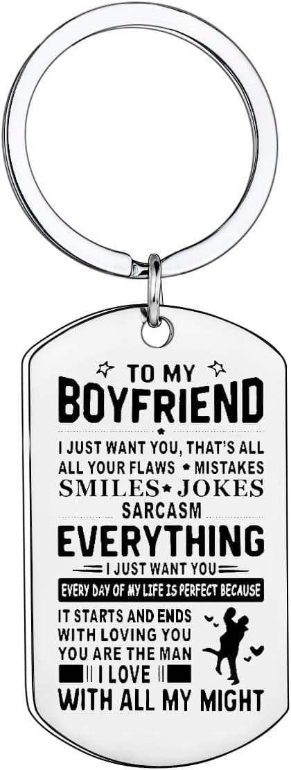 Detalle de MADHAHEFU “To My Love” couple keyring set with stainless steel charm and velvet gift bag