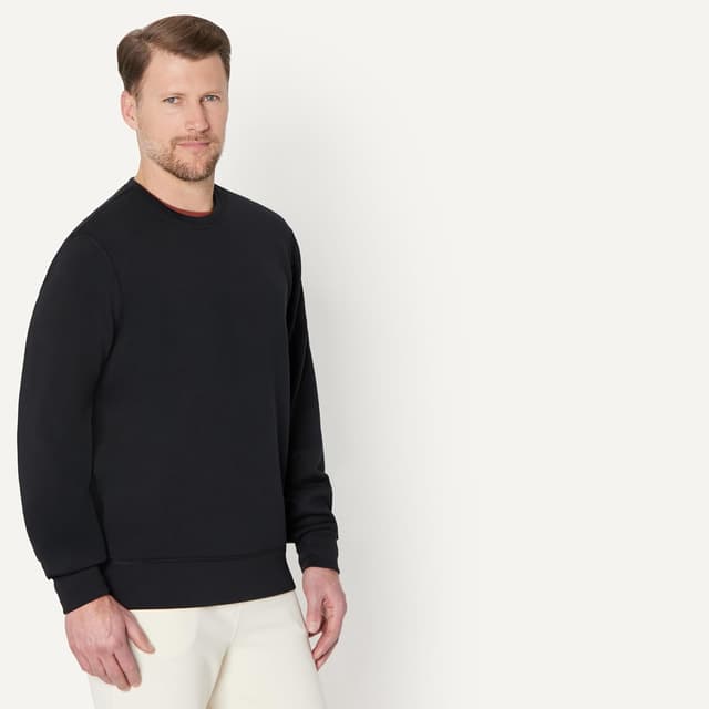 Detalle 2 de Felpa girocollo in tessuto tecnico traspirante Amazon Essentials (vestibilità comoda uomo)