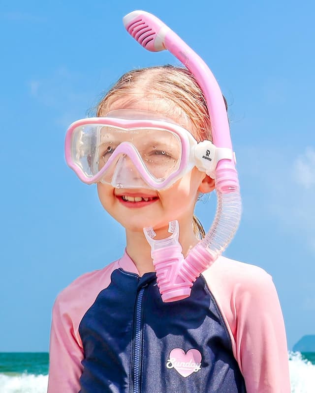 Detalle de RIOROO Taucherbrille Kinder (Panorama 180°, anti-Nebel) mit Nasenbekleidung – für Jungen & Mädchen 4–14