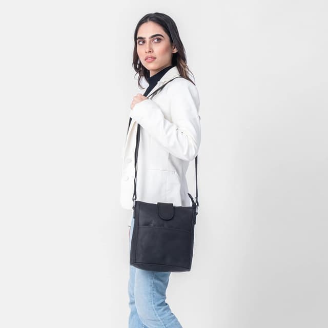 Detalle de LEABAGS Damen Leder-Handtasche HERAUSRAGENDE Qualität aus echtem Leder – Umhängetasche für Arbeit, Uni, Schule