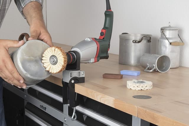 Detalle 2 de Set de polissage professionnel wolfcraft 2179000 : pâtes à polir, axe pilote, brosse sisal et disque coton souple