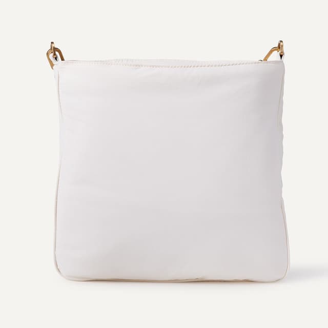 Detalle de Amazon Essentials Women’s Slim Nylon Cross-body Bag