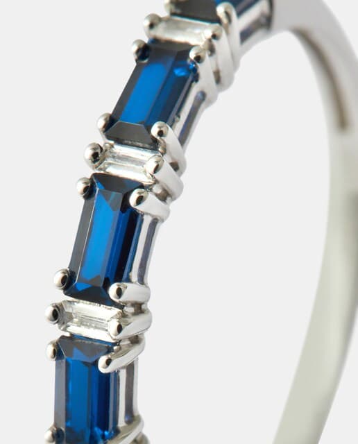 Detalle 2 de El Corte Inglés Media alianza oro con diamante y zafiro 💍