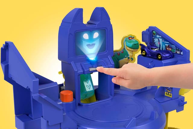 Detalle 2 de Fisher-Price Pista Batcueva Batwheels para coches de juguete