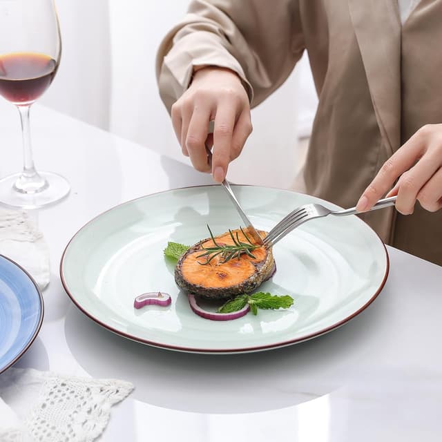 Detalle de Selamica Ceramic Plates and Bowls Set (24-Piece) for 6 — Handpainted Swirl & Gradient Color