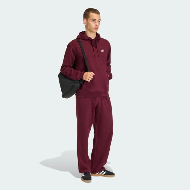 Detalle de Pantalón holgado con dobladillo abierto adidas Essential en color Burgundy