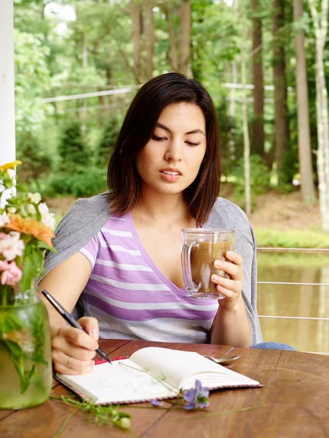 Detalle de Tervis Clear & Colorful Tabletop 16oz Double-Walled Insulated Travel Mug Tumbler (Red)