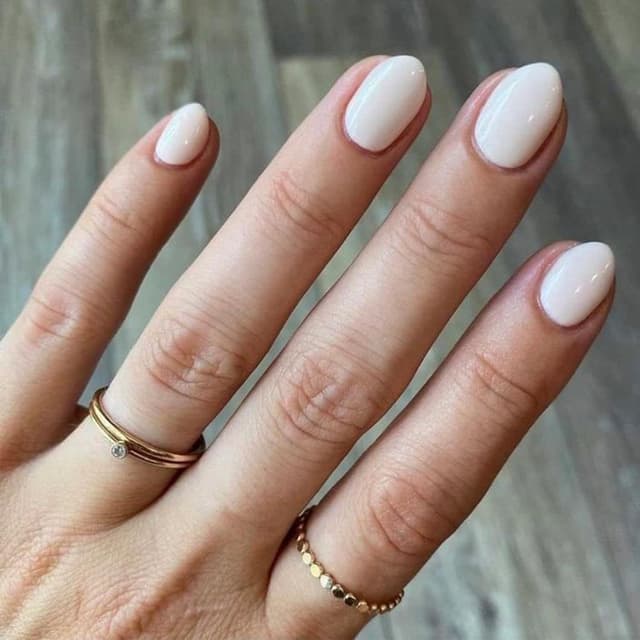 Detalle de modelones Short Press on Nails Oval Fake Nails Kit (32 pcs, 16 sizes) with Nail Glue & Adhesive Tabs