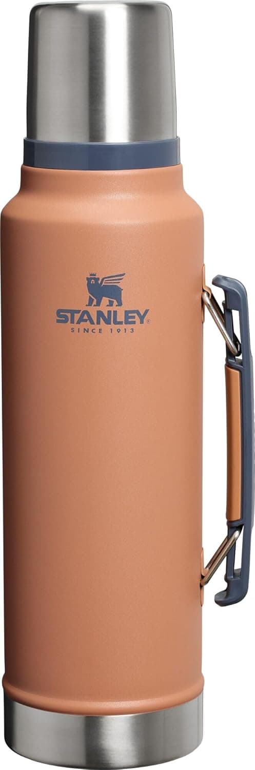 Detalle de Stanley Classic Legendary Vacuum Bottle 1.5 qt (Wide Mouth) with Leakproof Cup Lid