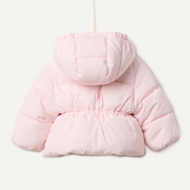 Detalle de Amazon Essentials Girl’s Water-Resistant Hooded Puffer Jacket (with velour lining and removable hood)