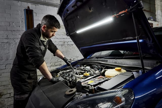 Detalle 2 de OSRAM LEDIL415 - Lámpara de mano LED 1200 lúmenes 🔦