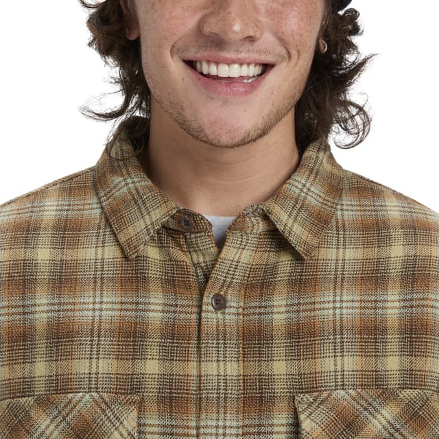 Detalle de Quiksilver Venture Sherpa: camisa ligera de pana de algodón para hombre