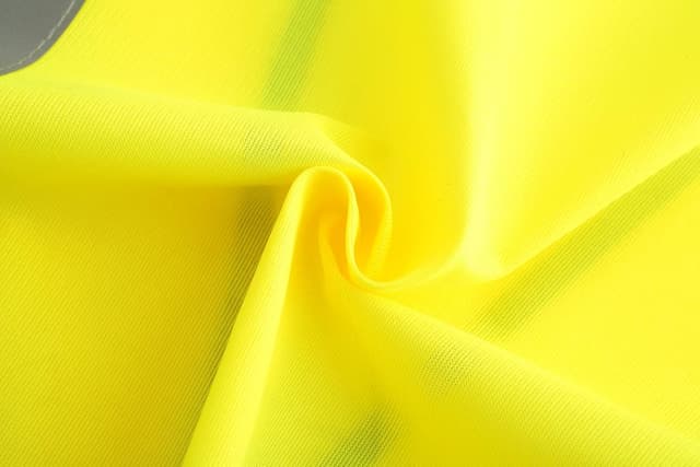 Detalle de AYKRM High Visibility Executive Safety Vest with Zipper Front, 21-Colour High-Vis Design & Phone/ID Pockets