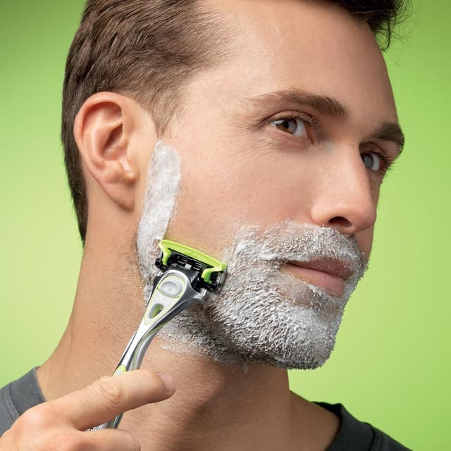 Detalle de Wilkinson Sword Hydro 5 Sensitive men’s razor (5-blade cartridge) with aloe vera gel and flip trimmer – 4-piece set