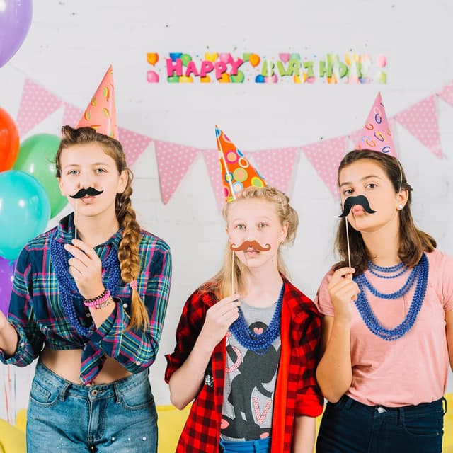 Thumbnail 6 de YAXINRUI 72-Piece Blue Bead Necklace Set (33-Inch Mardi Gras Beads)