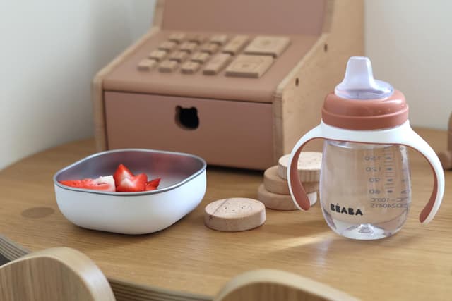 Detalle 2 de BÉABA 2-in-1 Trinklernbecher für Kinder (210 ml) mit Babyflasche-zu-Kindertasse-Ansatz, terracotta