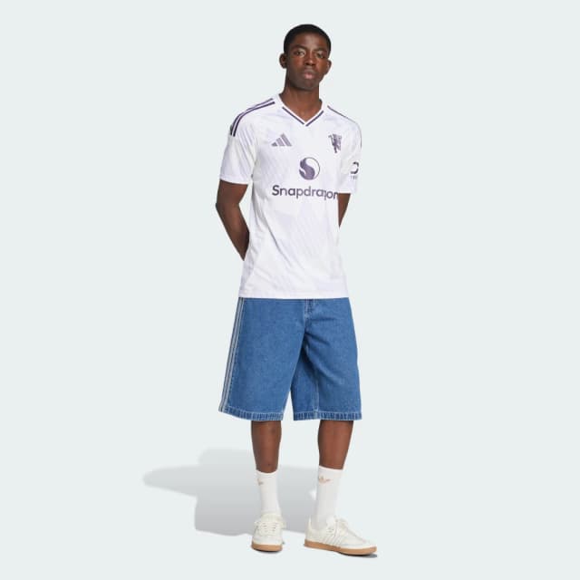 Detalle de Adidas Manchester United 25/26 camiseta segunda