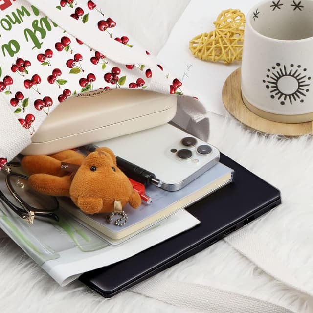 Detalle de LEVLO Funny Cherry cotton canvas cosmetic bag – “Just A Girl Who Loves Cherries” zip pouch