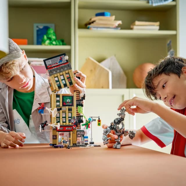 Thumbnail 4 de LEGO Marvel Spider-Man Daily Bugle 76342