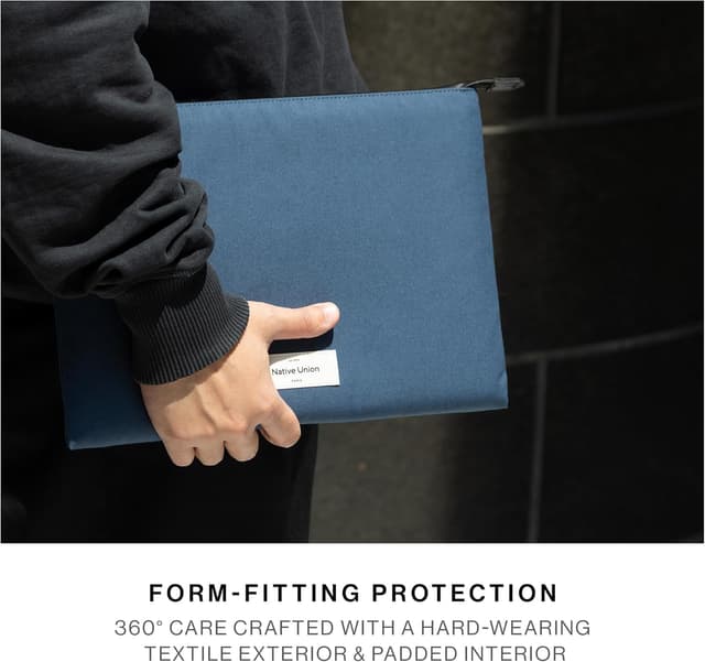 Detalle 2 de Native Union W.F.A 14-inch MacBook Sleeve (Navy) with 360-degree protection and recycled materials