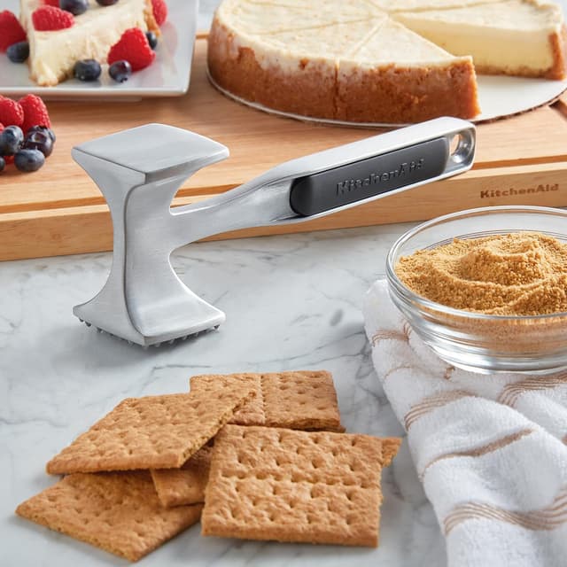 Detalle de KitchenAid Gourmet Multi-Sided Meat Tenderizer (Textured & Smooth) with Hang Hole, Black