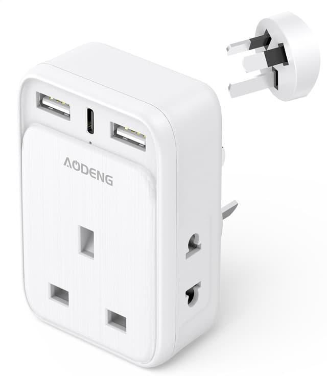 Detalle de UK to Australia Plug Adapter 6-in-1 with 2 USB Ports and Type C Fast Charger (Type I)