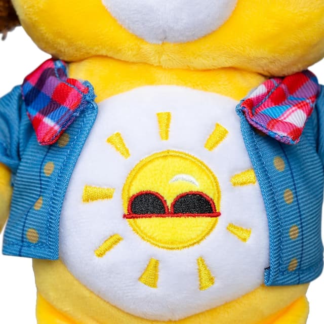 Detalle 2 de Basic Fun Care Bears x Stranger Things Funshine Bear as Dustin 22 cm plush (Limited Edition)