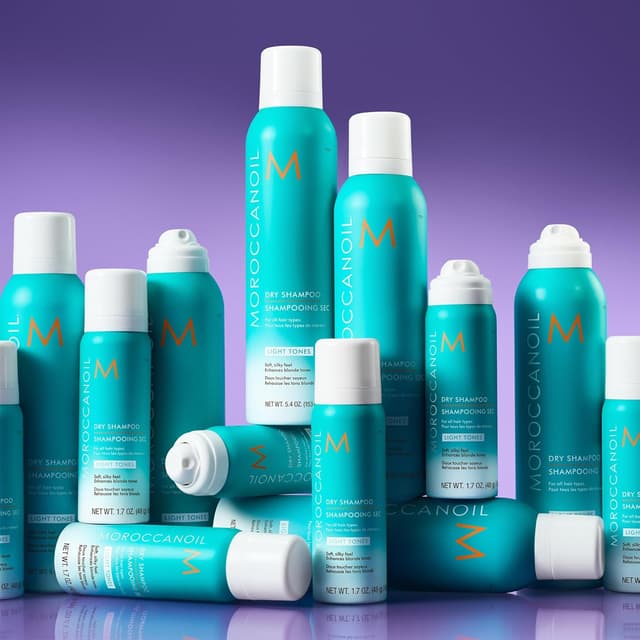 Detalle 2 de Moroccanoil Shampoing Sec Light Tones : rafraîchit les cheveux clairs et aide à équilibrer le ton cuivré