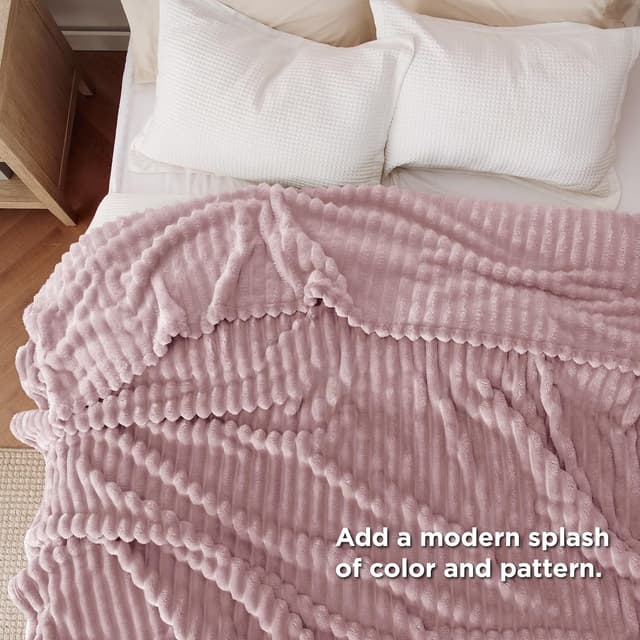 Detalle de Bedsure King Size Bed Blanket (230x270 cm) – Fluffy Fleece Throw in Pink