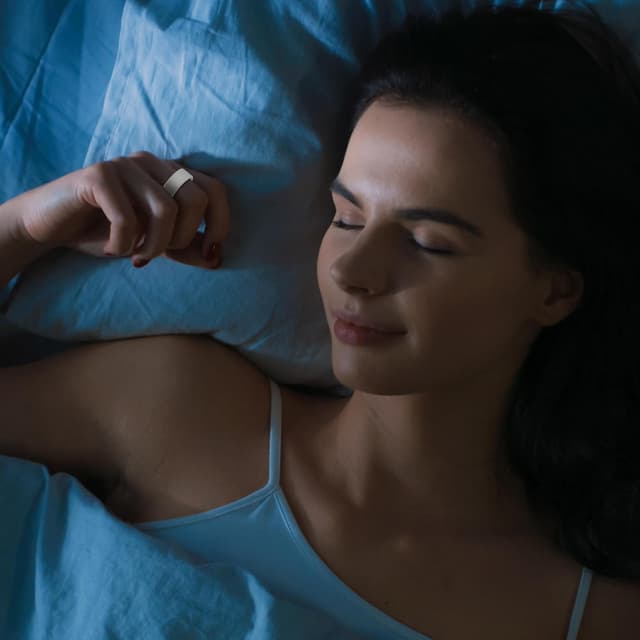 Detalle de Snyeest Oura Ring 4 / Ring 4 Ceramic / Ring Gen 3 silicone protector cover (clear + starlight)